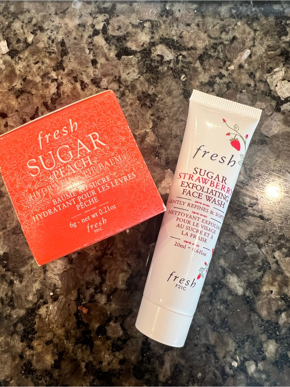 BRAND NEW UNUSED Fresh Sugar Peach Hydrating Lip Balm & Strawberry Exfoliating
